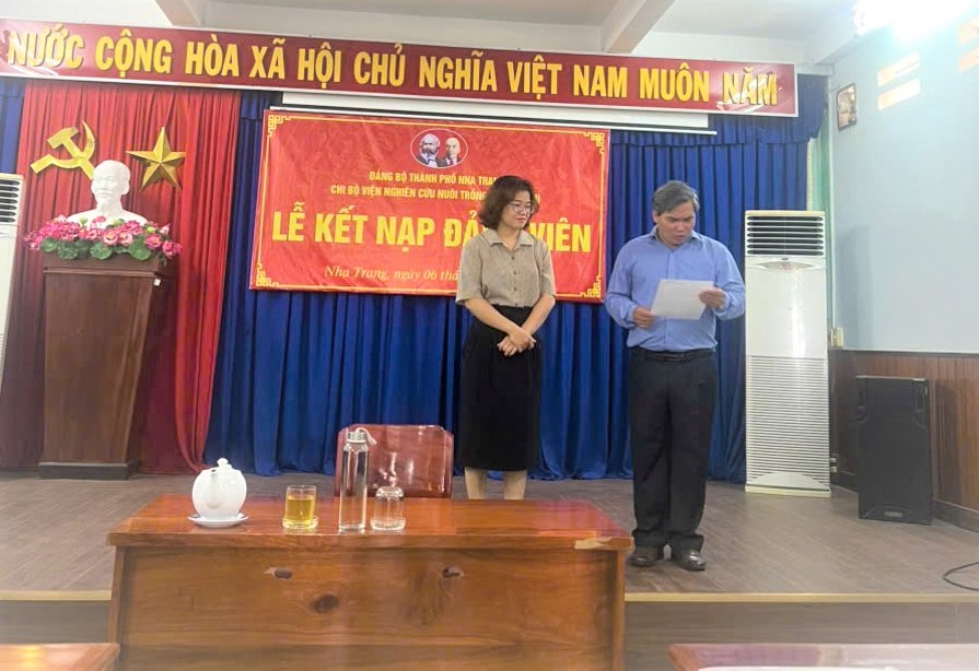 Lễ kết nạp đảng viên mới tại Viện Nghiên cứu Nuôi trồng thủy sản III