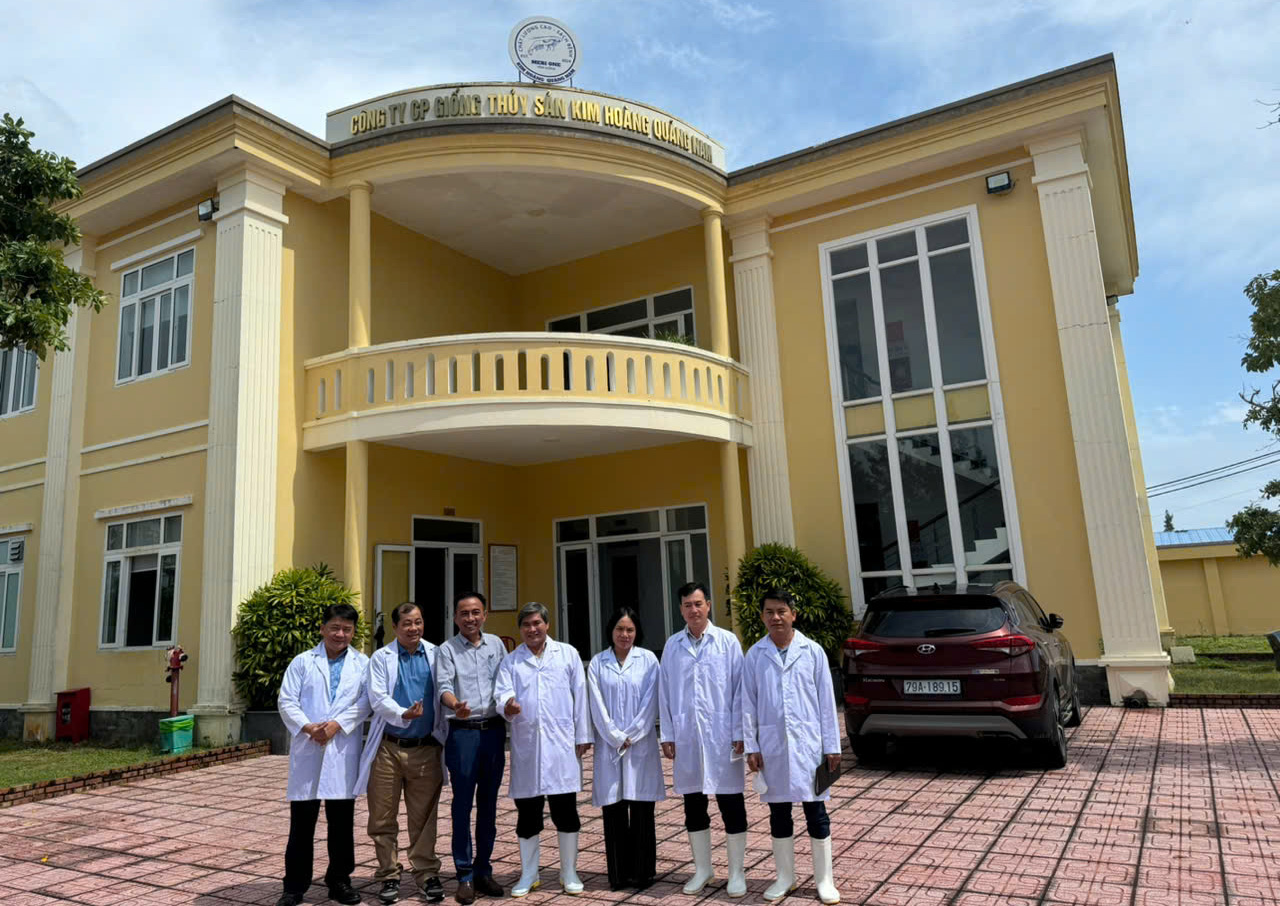 Ký kết hợp tác hỗ trợ sản xuất giống và nuôi thương phẩm giun nhiều tơ với Công ty Kim Hoàng Quảng Nam