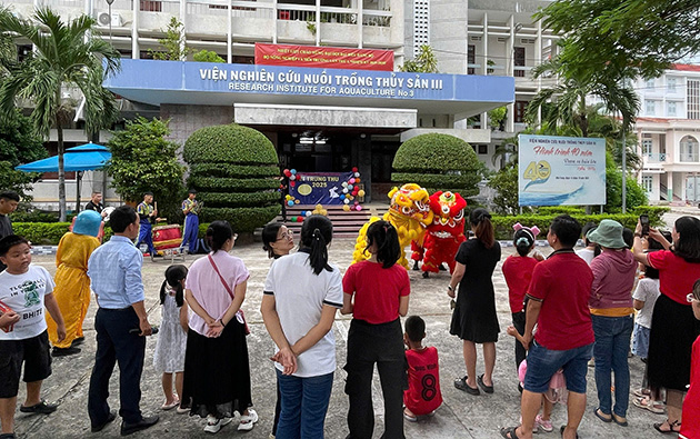 Tổ chức ngày hội “Vui Tết Trung thu” năm 2025 cho các cháu thiếu niên, nhi đống của Viện Nghiên cứu Nuôi trồng thủy sản III