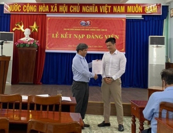 Tổ chức lễ kết nạp Đảng viên mới