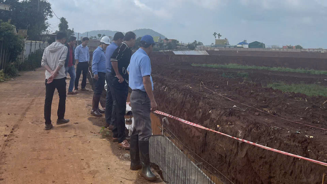 Kiểm tra Dự án thành phần 3 “Nâng cấp, cải tạo Trung tâm Quốc gia giống thủy sản nước ngọt miền Trung” sau mưa lũ, sạt lở đất ở Lâm Đồng